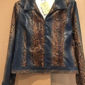 Snake print short jacket, with zipper detail